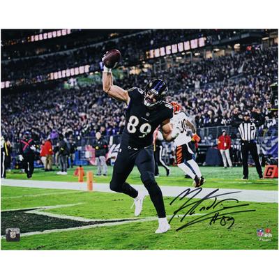Signiertes Touchdown-Spike-Foto von Mark Andrews, Baltimore Ravens, 16 x 20 Zoll Image
