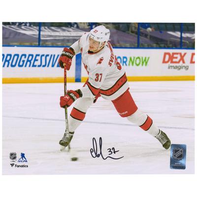 Andrei Svechnikov, Carolina Hurricanes, signiertes 8 x 10 Zoll großes weißes Shooting-Foto Image