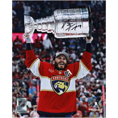 Matthew Tkachuk, Florida Panthers, signiertes Stanley Cup-Siegerfoto 2024, 20,3 x 25,4 cm, Raising Cup Image