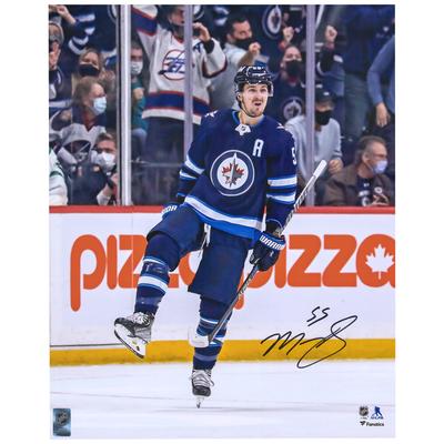 Signiertes Foto von Mark Scheifele, Winnipeg Jets, 16 x 20 Zoll, Navy-Trikot, Feierfoto Image