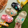 2024 sommer Kinder Sandalen kinder Schuhe Hausschuhe Weiche Anti-Skid Cartoon DIY Design Loch Baby Schuhe Sandstrand für Jungen Mädchen