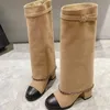 Brandneue runde Zehen, dicker Absatz, Kette, Gürtelschnalle, Rock, Stiefel, Damen, Herbst, Winter, Mode, Landebahn, gemischte Farben, lange Schuhe, Größe 43