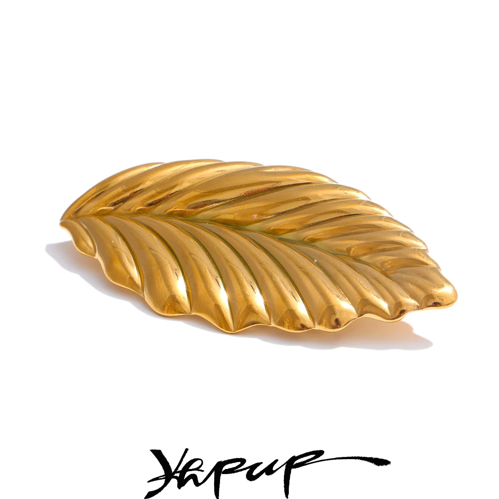 Yhpup Brosche aus Edelstahl mit Metallblattstruktur, 18 Karat PVD-beschichtetes Metall, Bekleidungszubehör, klassischer Schmuck im Großhandel Image