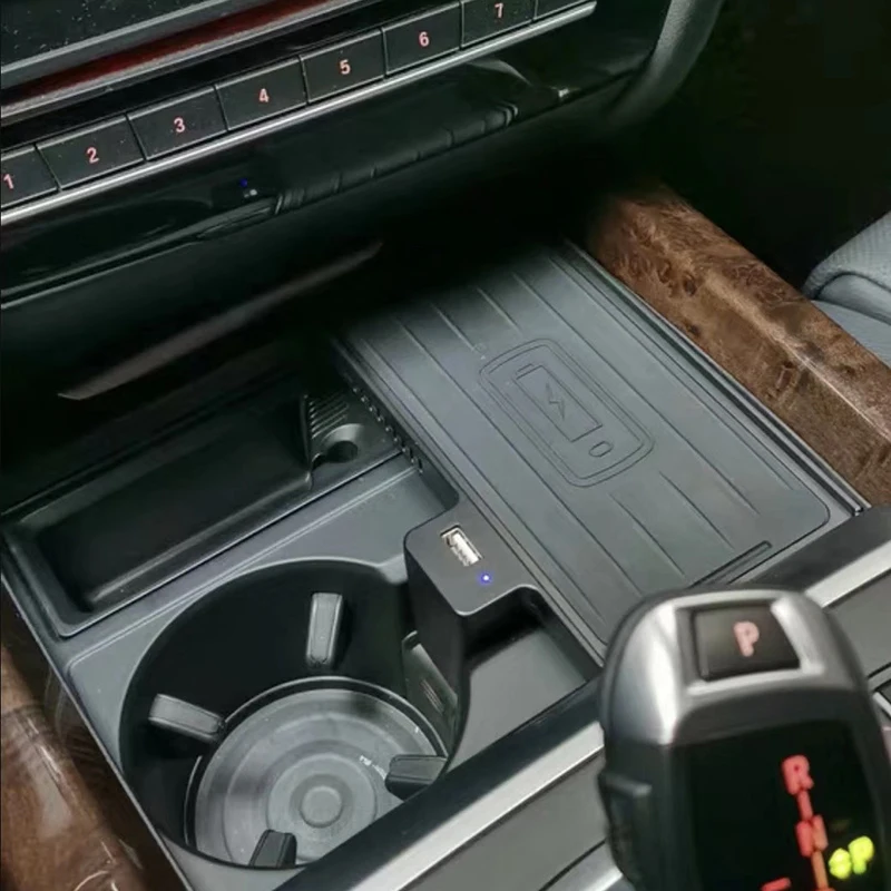 Auto kabelloses Ladegerät 15 W Schnellladungshalter Handy-Ladegerät Ladepad Plattenverkleidung für BMW X5 F15 X6 F16 F85 F86 Image
