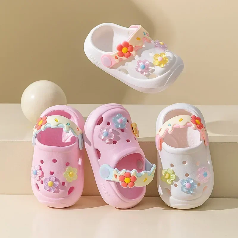 Sommer Kinder Hausschuhe Baby Neue Nette Blumen Weiche Sohle Sandalen Innen Weiche Anti Slip Mädchen Sandalen Loch Schuhe Kinder Strand Schuhe Image