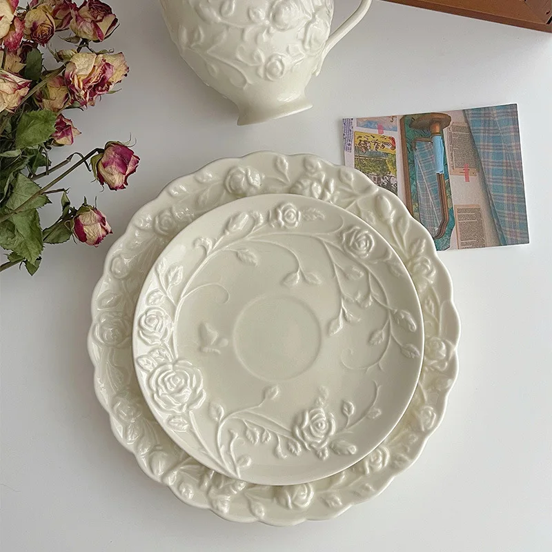 Rose Kaffeetasse und Untertasse Set Französisch Kleine Luxus Exquisite Vintage Rose Geprägte Keramik Teller Keramik Blumenform Geschirr Image