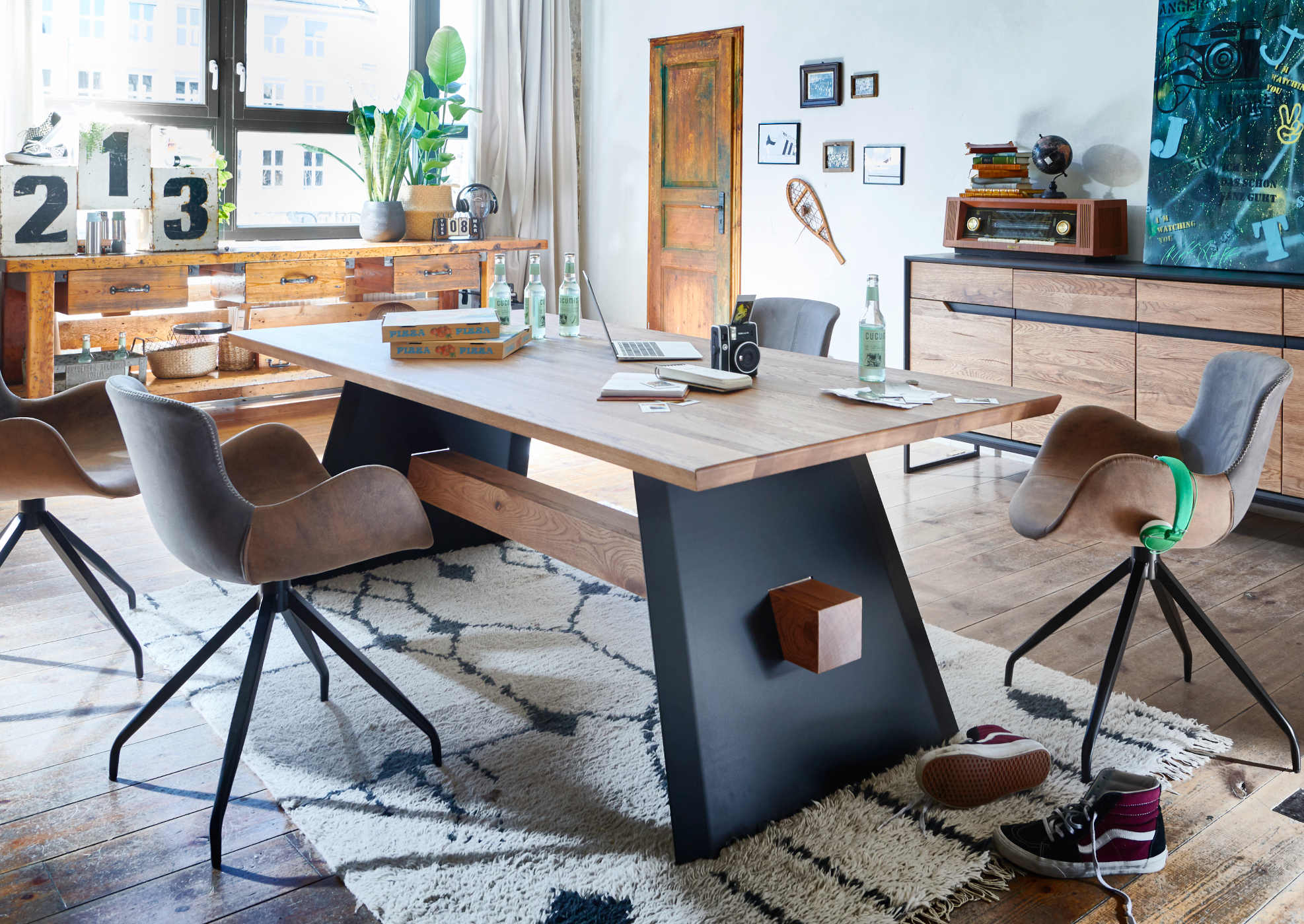 Esstisch Palermo Eiche massiv mit schweizer Kante Rustikale Eiche geölt 220x100 cm