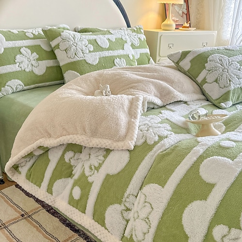 Verdickte Winterdecke aus ultraweichem und warmem Fleece, perfekt für kaltes Wetter, gemütlich und bequem für Bett, Couch oder Lounge, ideal als Winterdekoration Image