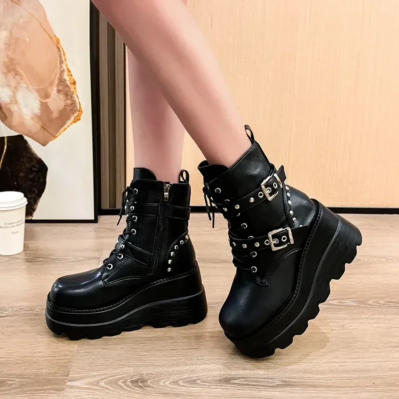 2024 Goth Plattform Knöchel Chelsea Stiefel Frauen New Rock Emo Chunky Grunge Wedges Motorrad Schuhe Große Größen 43 Booty Frau