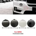 Accessorio di ricambio per tappo di traino del gancio del rimorchio del paraurti anteriore dell'auto nero bianco per BMW F15 X5 2014-2018 51117378591