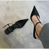 Neue Luxus Damenschuhe geschlossene Zehen Damen Sandalen Sommer hohle Schnalle solide Outdoor Casual Beach Flat plus Größe 43 Sandalen