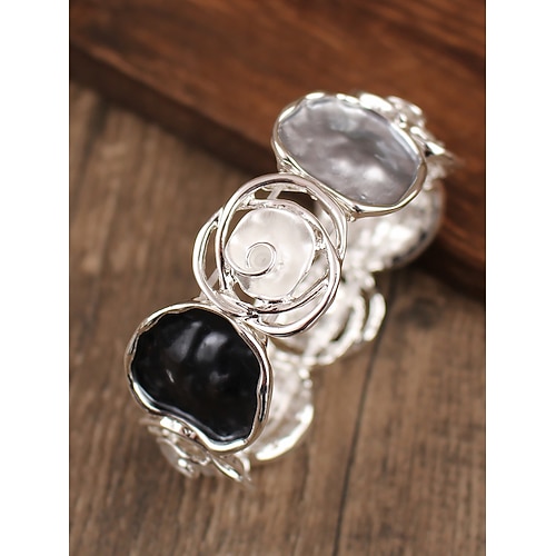 Silberfarbenes Damenarmband – künstlerisches Design mit blauen Muschelakzenten aus Kunstharz für einen eleganten Küstenlook Image