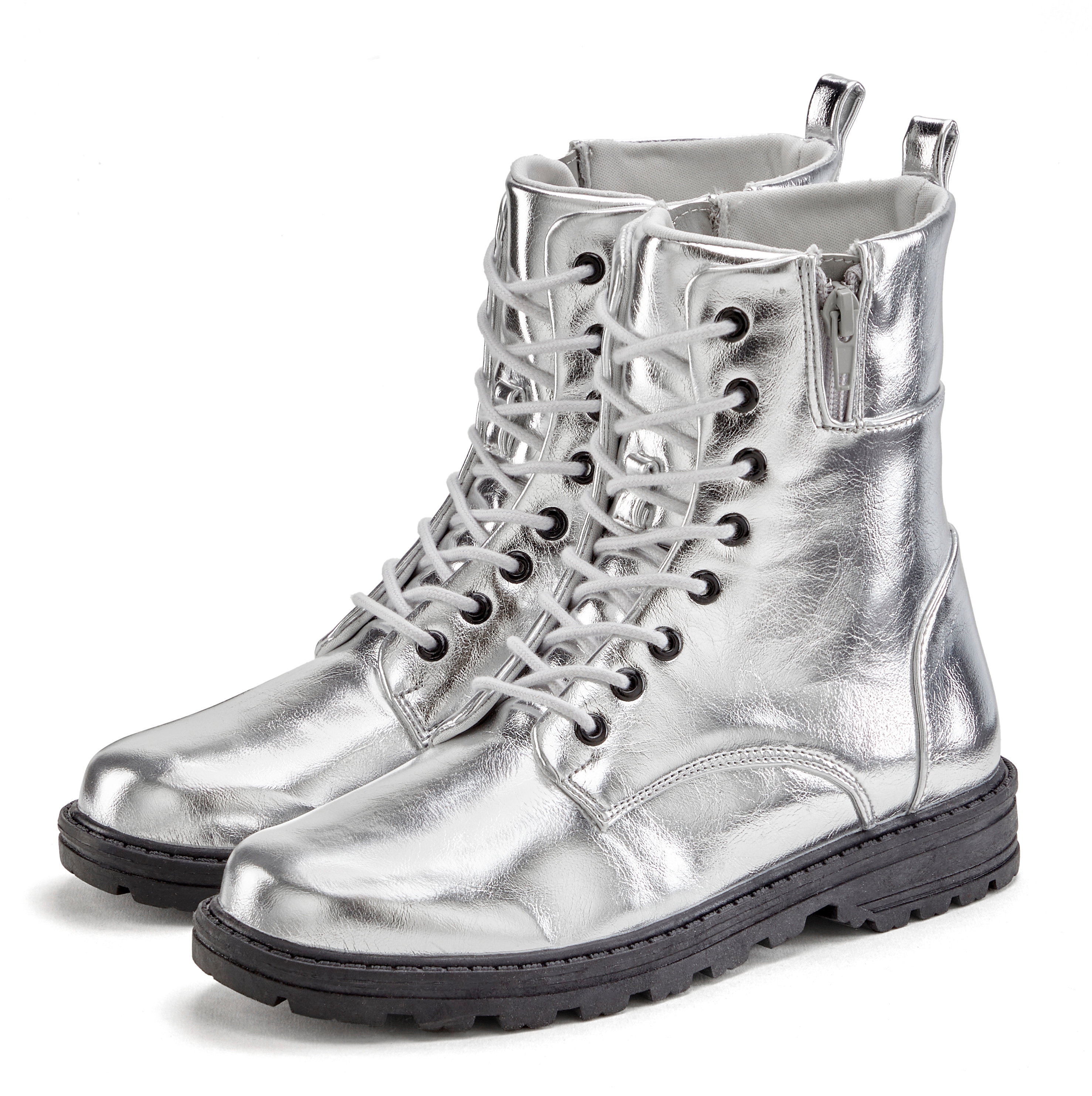 Stiefelette LASCANA, Damen, Gr. 41, silber (silberfarben), Obermaterial: 100% Lederimitat. Decksohle: 100% Textilmaterial. Futter: 100% Textilmaterial. Laufsohle: 100% Synthetik, metallic, unifarben, Schuhe Stiefelette, im angesagten Metallic-Look,...