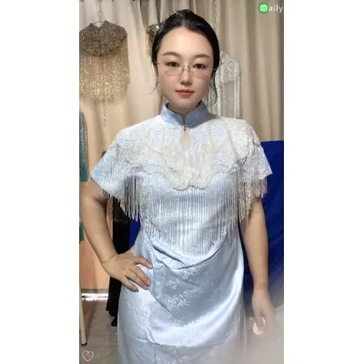 Langer Quastenschal gepaart mit Cheongsam-Kleid, Hochzeitsmantel, Cos indischer Schwerindustrie-Perlenschal, langer Quasten-arabischer Kleidschal Image