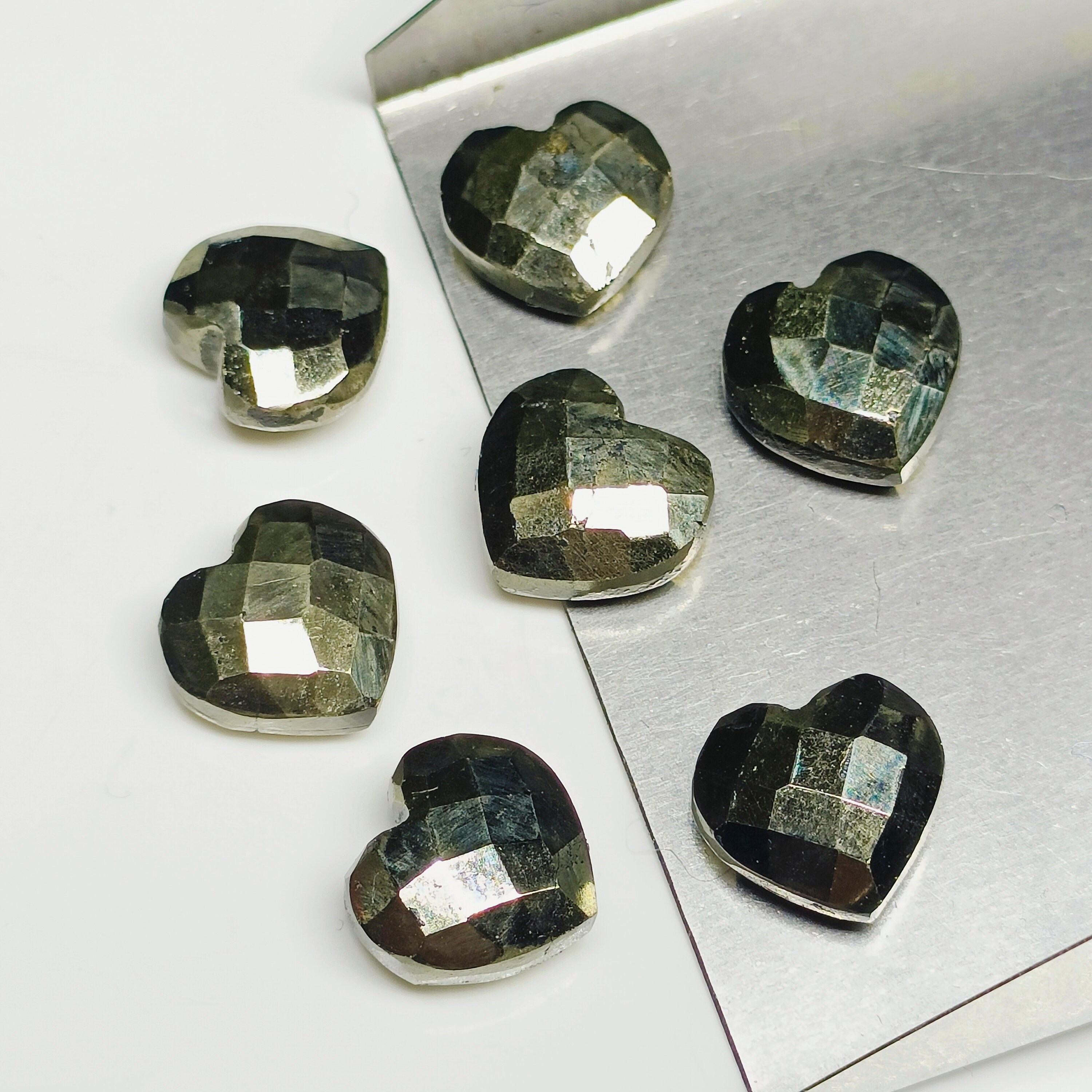 5,6,7,8,9,10 pezzi 100% pirite naturale sfaccettata a forma di cuore, pietra preziosa sfaccettata a forma di cuore intagliata, pietra preziosa sciolta