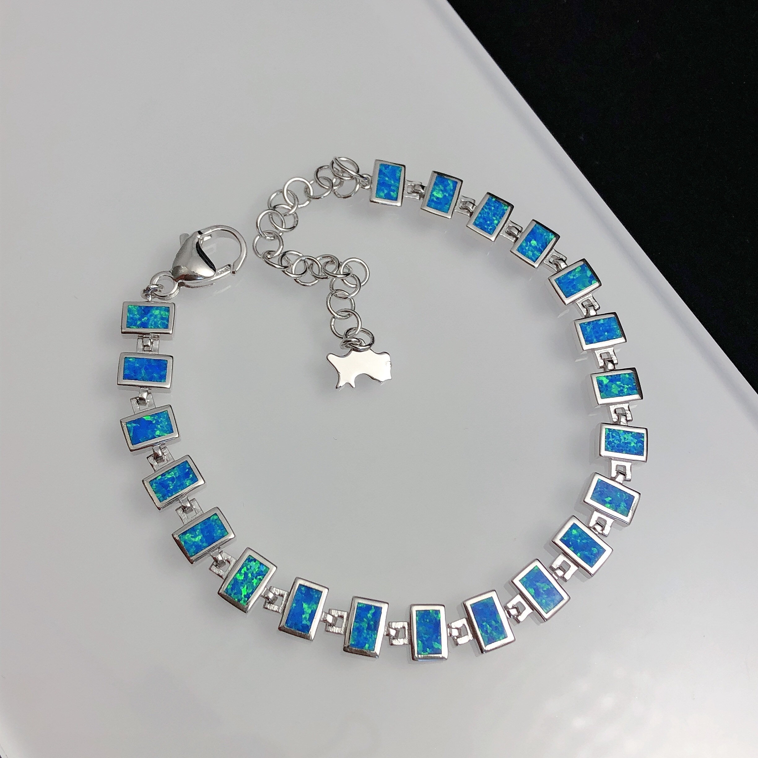 Bracciale in argento sterling massiccio con opale blu, bracciale con opale blu, gioielli con opale, bracciale rettangolare, bracciale con pietre prezi