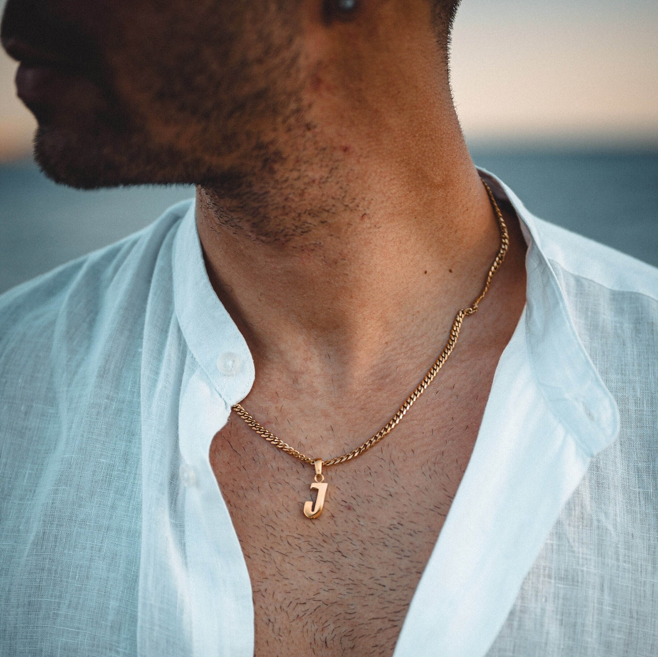 Collana da uomo - Collana con iniziale da uomo audace - Catena con iniziale in oro 18 carati per uomo - Gioielli da uomo - Collana con lettera persona