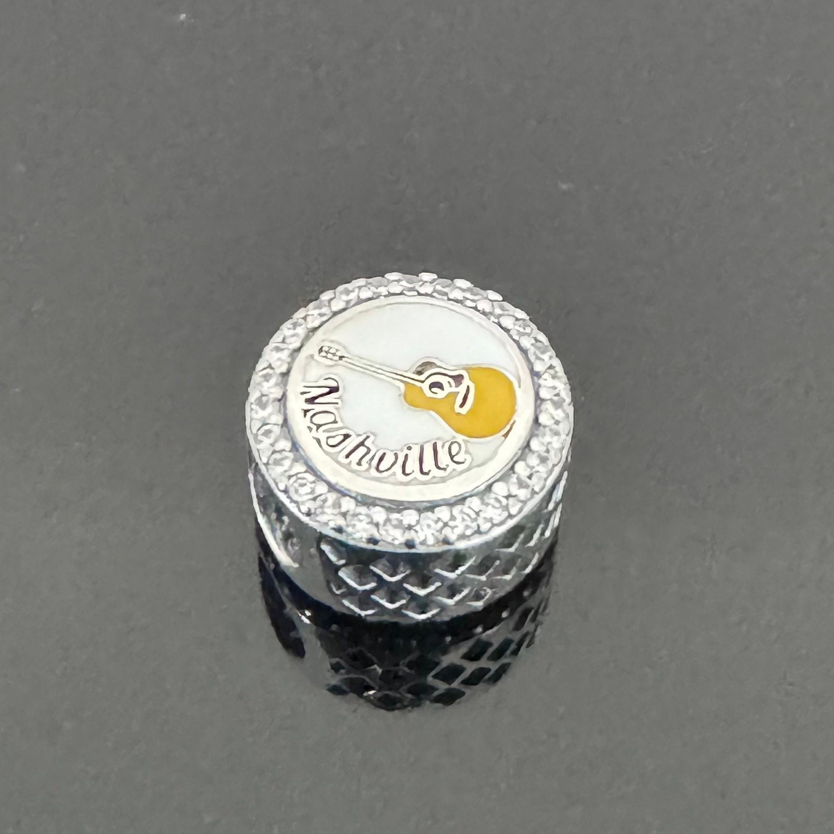 Eine echte Pandora |Pandora Nashville Tennessee Guitar Bead Charm |Charm für Armband und Halskette | Authentisch Pandora Anhänger| Charm für Reise