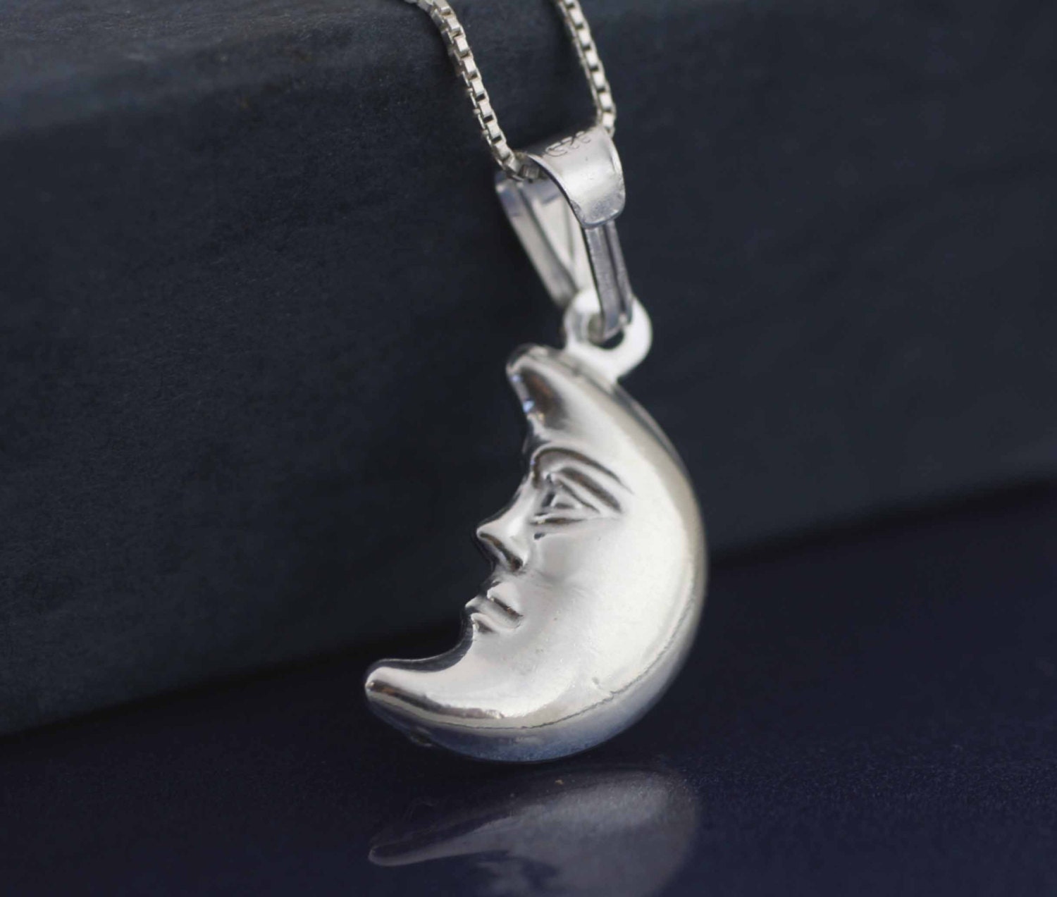 Collana con luna in argento, collana con luna in argento sterling, ciondolo con volto di luna in argento, collana con luna crescente, collana celeste,