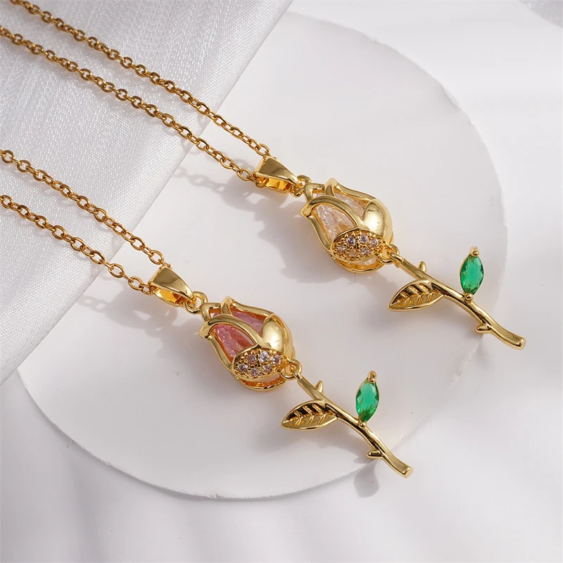 Collana con ciondolo tulipano in acciaio inossidabile di lusso leggero per donna Elegante collana con fiori a catena color oro Regalo di gioielli fortunati per ragazze