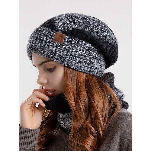 Kuscheliges und stylisches Strick-Set aus Beanie und Schal für Damen mit Fleecefutter und Ohrenklappen – warm und gemütlich für den Winter Image