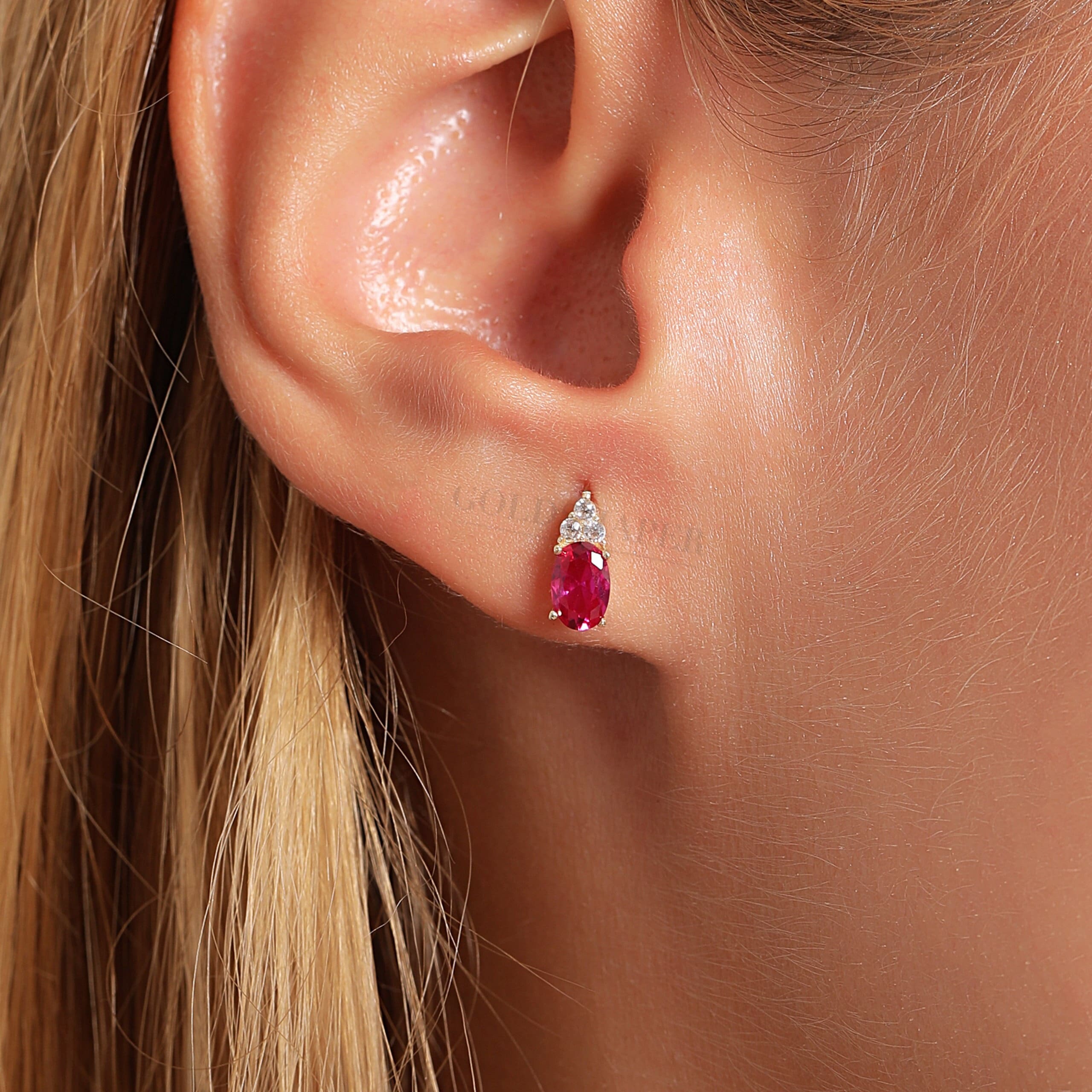 Orecchini in oro 14 carati con rubino, orecchini a bottone con rubino, orecchini in oro rubino, orecchini con pietra portafortuna del mese di luglio,