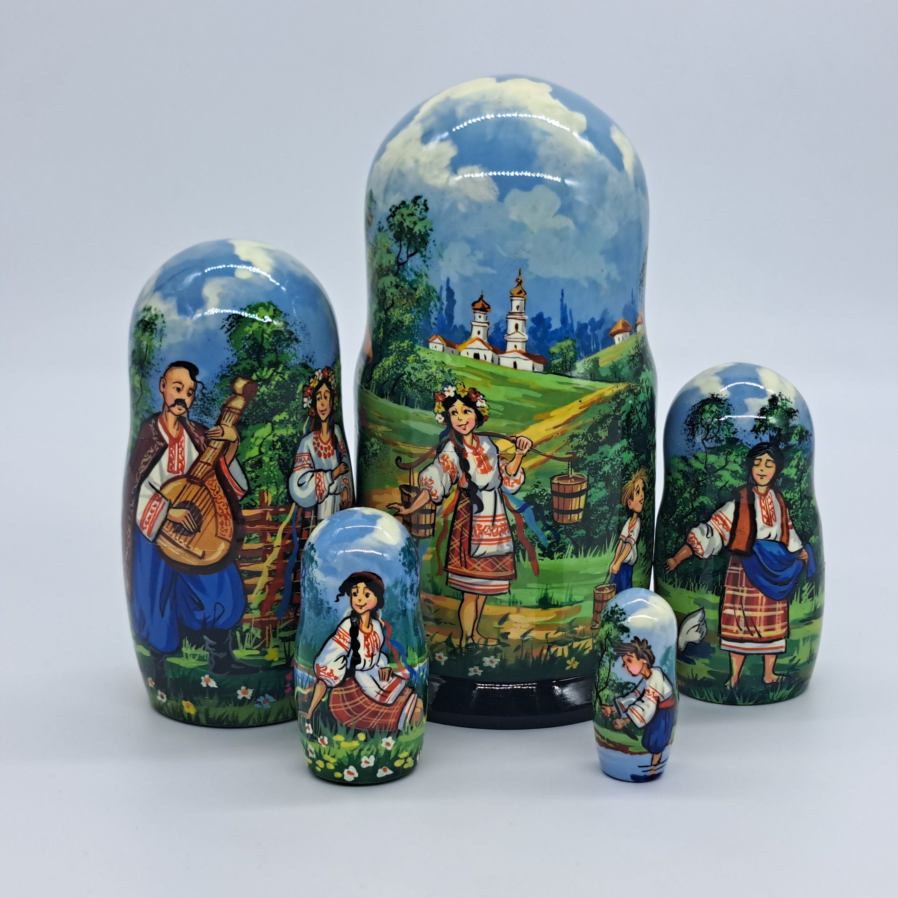 Matrioska da 7 pollici, 5 in 1, con immagini ucraine. Realizzata e dipinta a mano in Ucraina. Opera d'arte in legno, giocattolo, decorazione per la ca