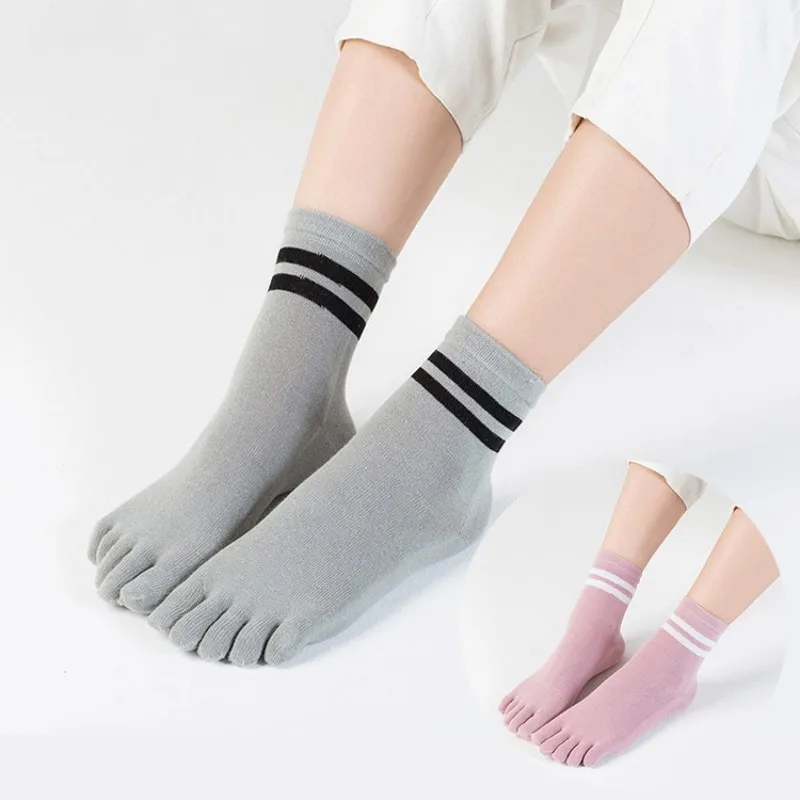 Vier Jahreszeiten Zehen kurze Socken Frau Mädchen Baumwolle gestreift solide schweißabsorbierende atmungsaktive weiche elastische 5-Finger-Harajuku-Socken Image