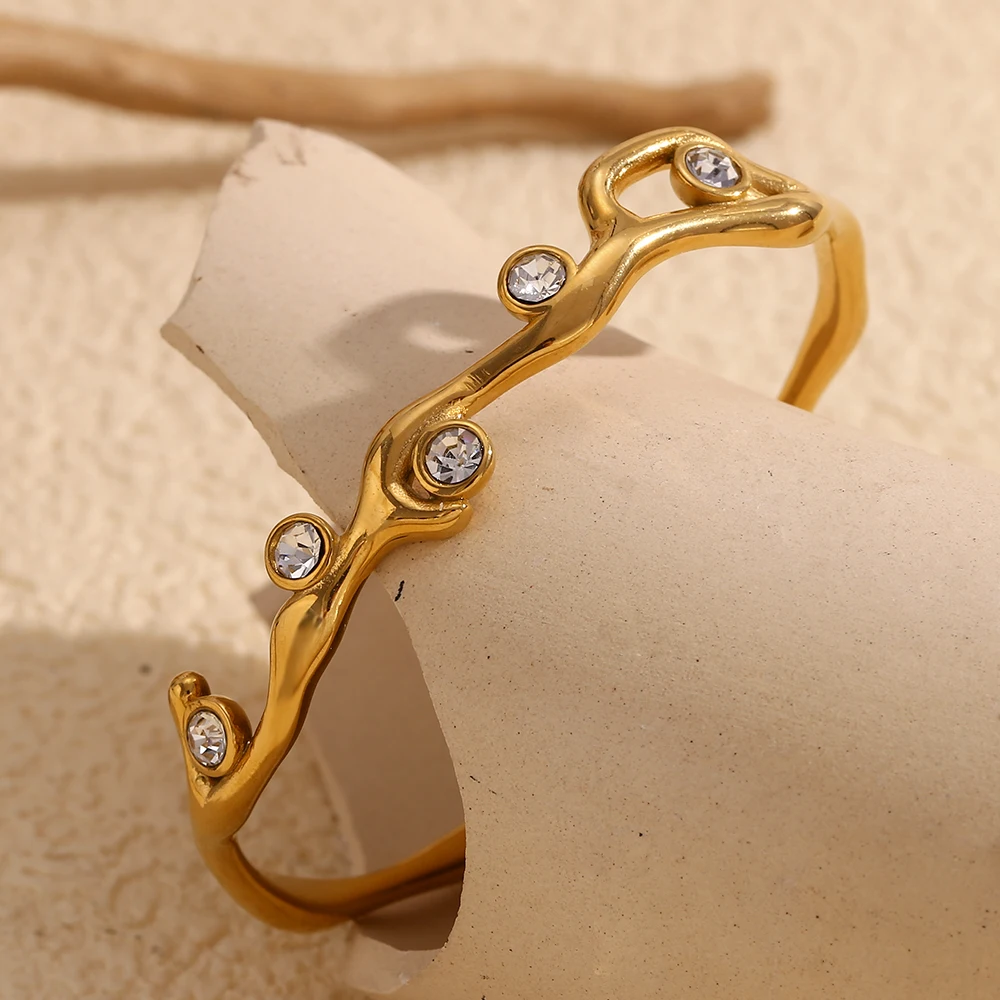 E.B.belle Elegante glänzende Blätter Zweige Krone Manschettenarmbänder 18K vergoldete Armreifen trendiger Damen-Edelstahlschmuck