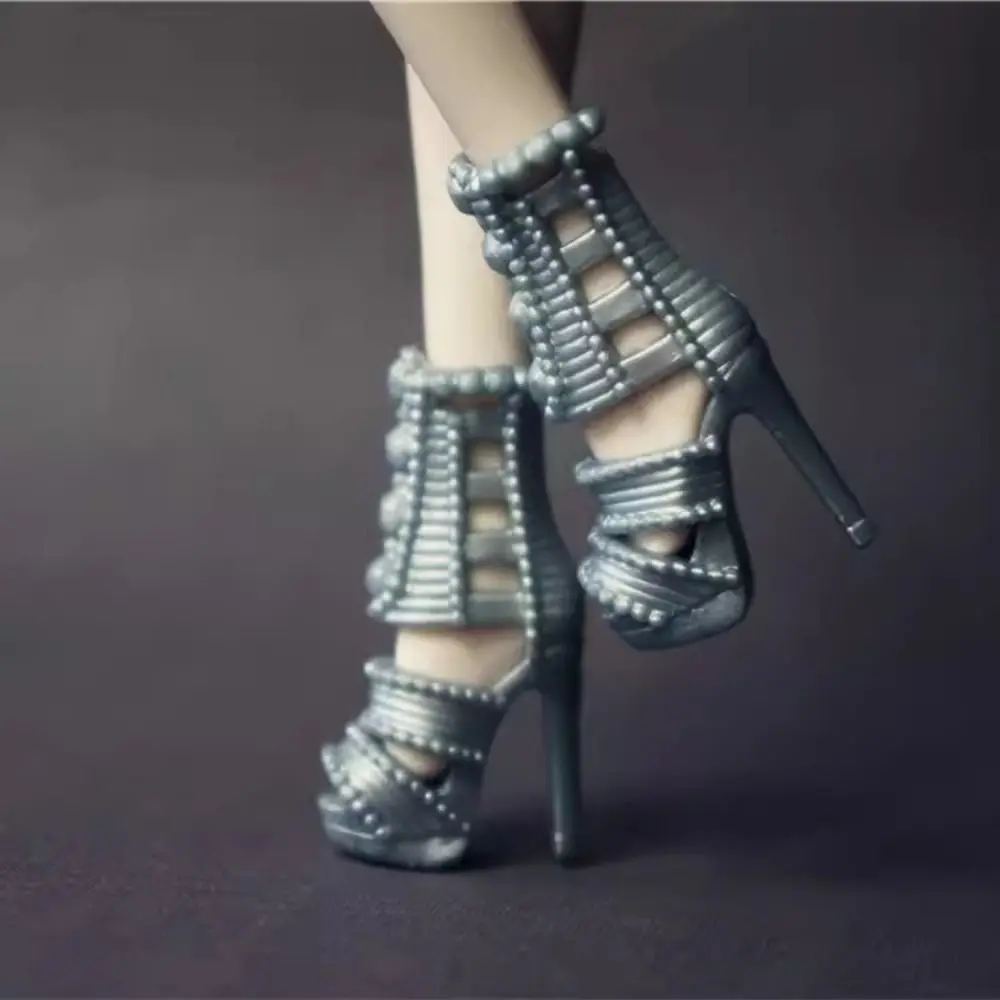 1 Paar 30cm Puppen schuhe weibliche Puppen stiefel passen für 2.2 ~ 2,4 cm Länge Fuß puppen Zubehör Plastik puppe bunte High Heels Schuhe
