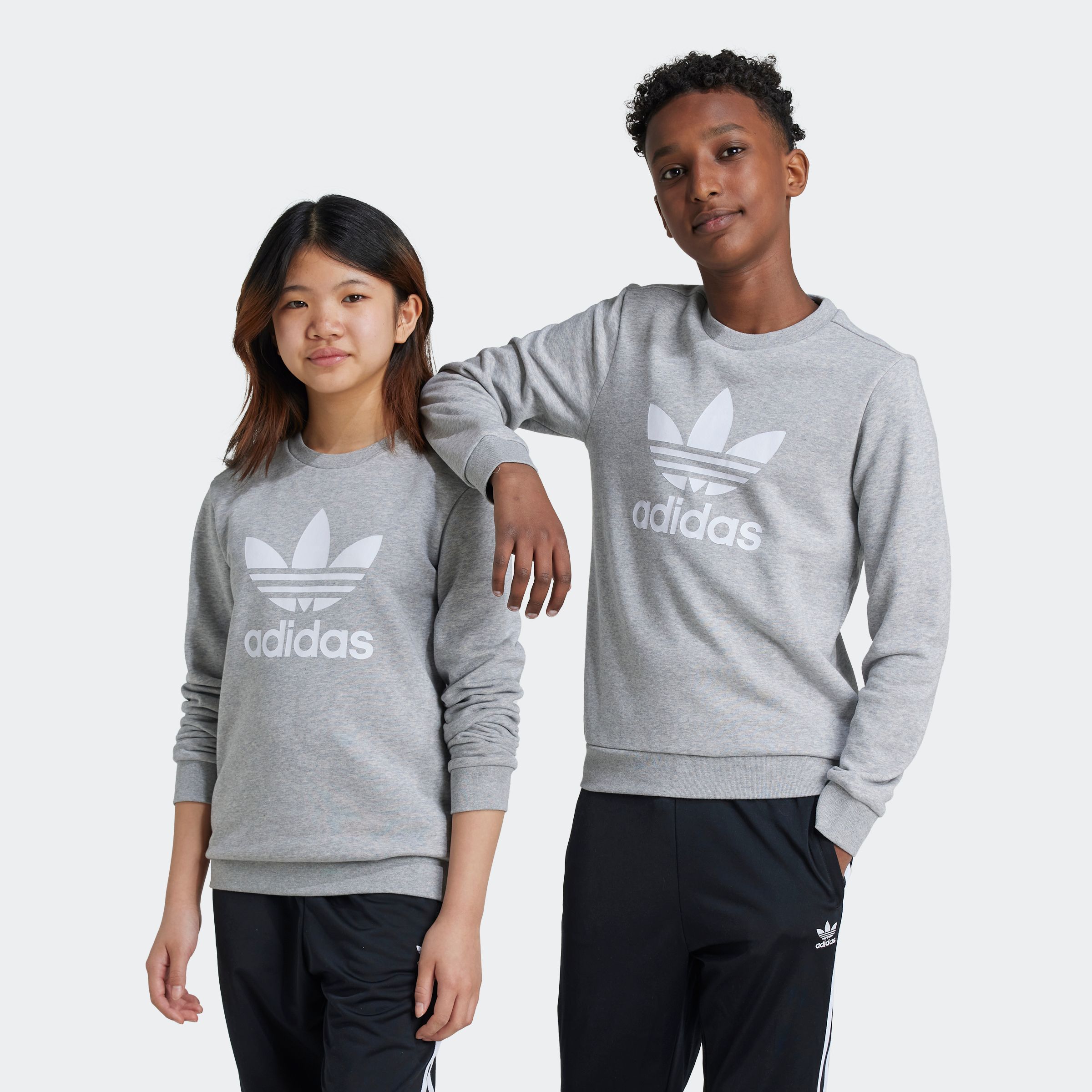 Sweatshirt ADIDAS ORIGINALS "TREFOIL CREW", Kinder, Gr. 176, grau (medium grau heather), Obermaterial: 70% Baumwolle, 30% Polyester, Rundhals, Sweatshirts Image