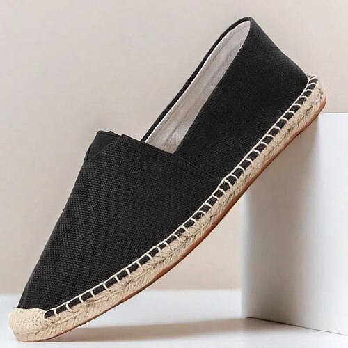 Beigefarbene Espadrilles-Schlupfschuhe aus Canvas für Herren mit Juteseilsohle – bequemes Freizeitschuhwerk für den Sommer Image
