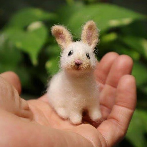 Realistischer Nadel Filz Hase für Osterkorb-Füller handgefertigter Miniatur Wollhase winziges lebensechtes Plüschtier Frühlings Feiertags Andenken Geschenk für Kinder Erwachsene Waldorf Kindergarten
