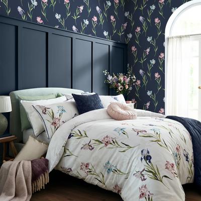 Vliestapete LAURA ASHLEY "Hawling Irises Midnight Seaspray", blau, B:0,52m H:10m L:10m, Vlies, Tapeten, 10mx52cm (ca. 5m2) Image