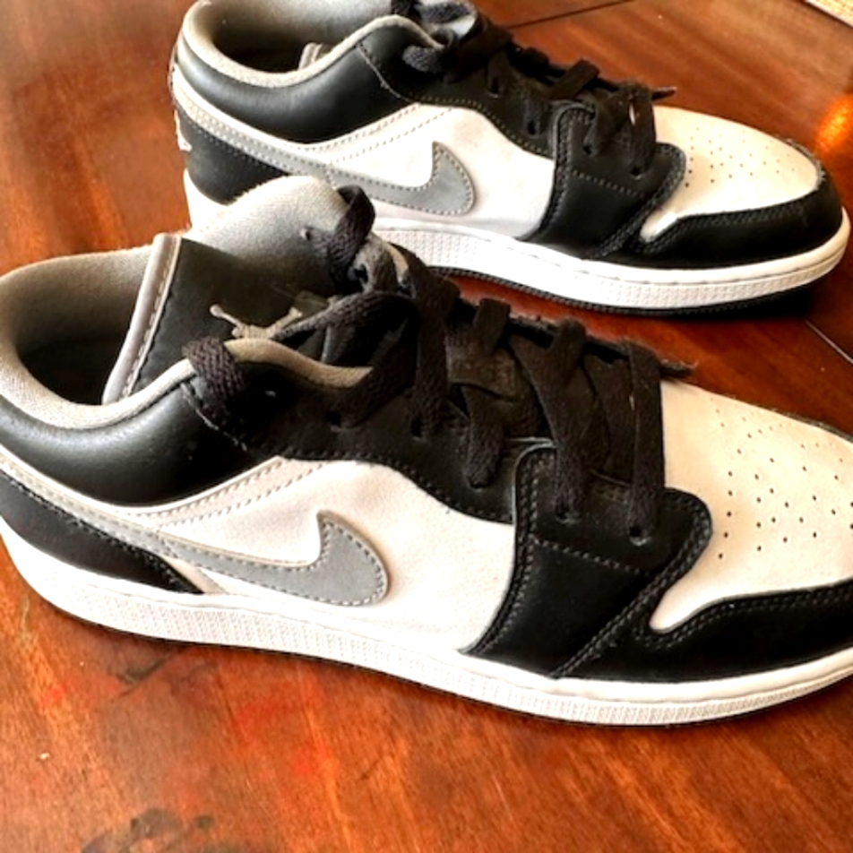 Nike Shoes | Boys Nike Air Jordan Size 7 | Color: Black/White | Size: 7bb