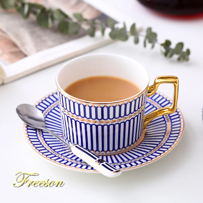 Lusso Bone China Tazza da caffè Piattino Cucchiaio Set 200ml Tazza da tè nordica Set da tè in porcellana Tazza da tè in ceramica avanzata Caffè Tazza da caffè Espresso
