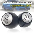 Pomello del cambio manuale automatico per auto a 5/6 velocità Leva del cambio in pelle PU Paramano rotondo 55347088 Per Alfa Romeo GT 147 166 3.2 V6