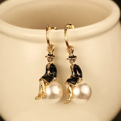 Mimiyagu Trendy Golden Lady Pearl Stud Earring For Women