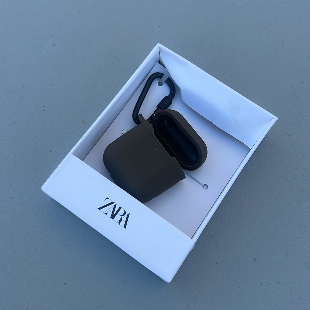 Zara Headphones | Zara - Rubberized Headphone Case | Color: Green | Size: Os
