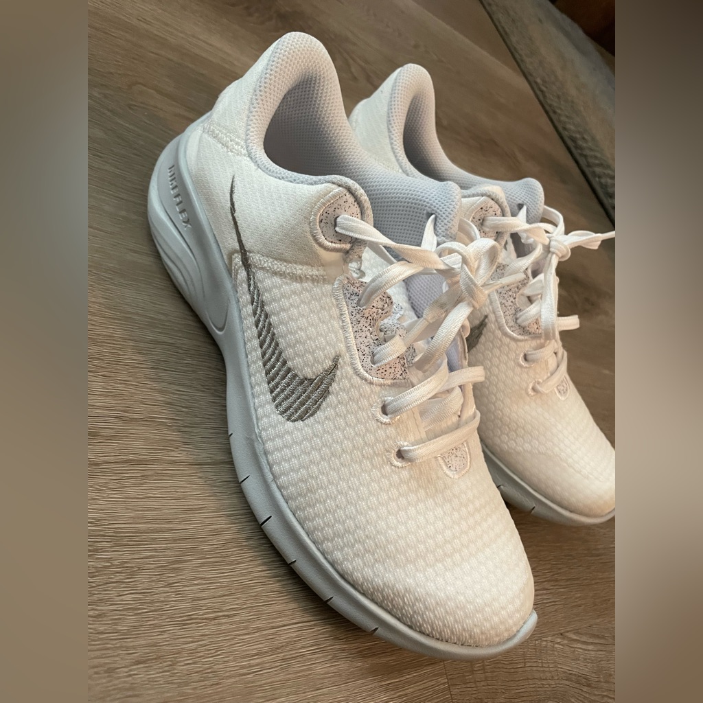 Nike Shoes | Worn Once Nike Tennis Shoes. | Color: White | Size: 7.5