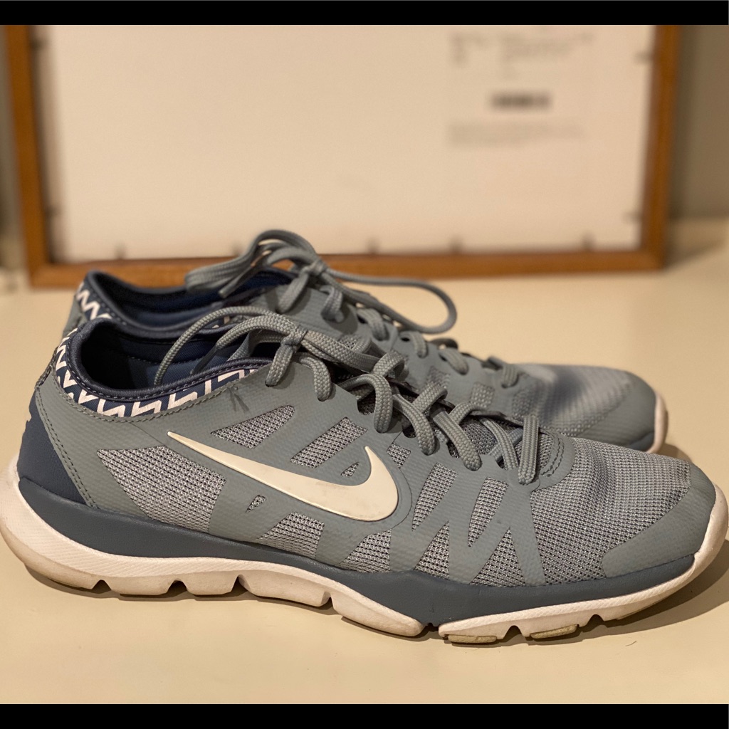 Nike Shoes | Women’s Nike Tennis Shoes | Color: Gray | Size: 9.5