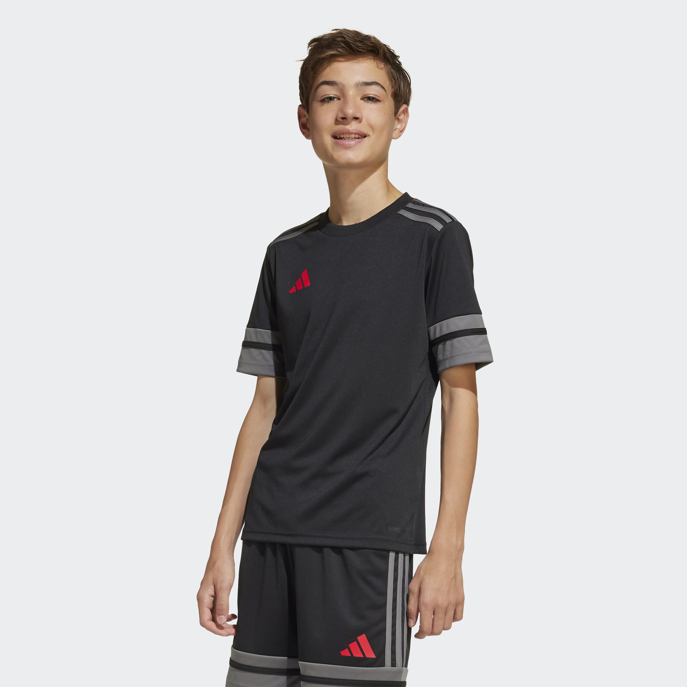 Fußballtrikot ADIDAS PERFORMANCE "SQUA25 JSY Y", Kinder, Gr. 140, schwarz (schwarz, team grau four, pure ruby), Obermaterial: 100% Polyester, Rundhals, Trikots Image