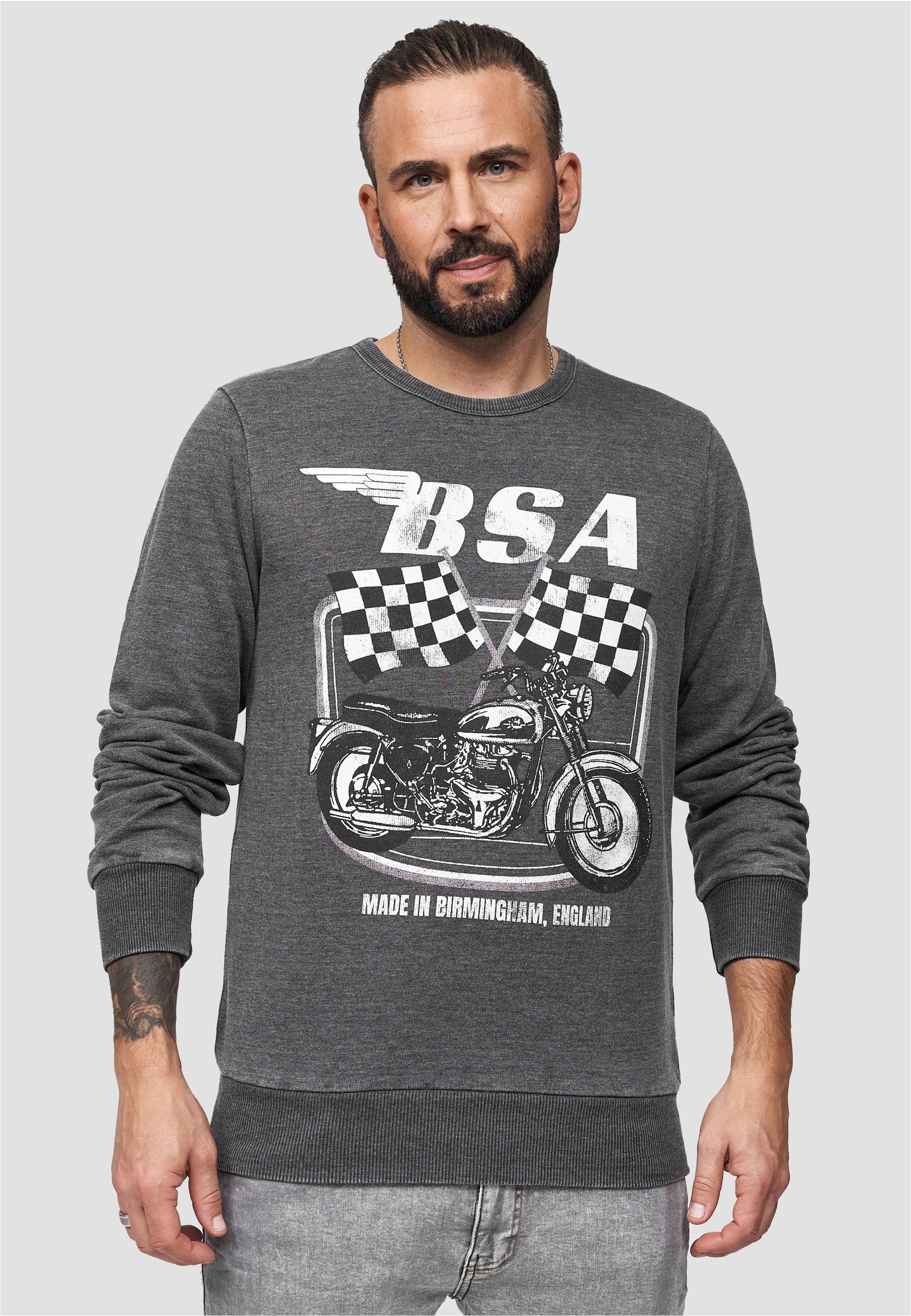 Sweatshirt RECOVERED "BritishMotor Flag Charcoal Vintage", Herren, Gr. M, grau, 100% Baumwolle, bedruckt, normal, Rundhals, Sweatshirts Sweatshirt, mit coolem Print im Vintage-Stil