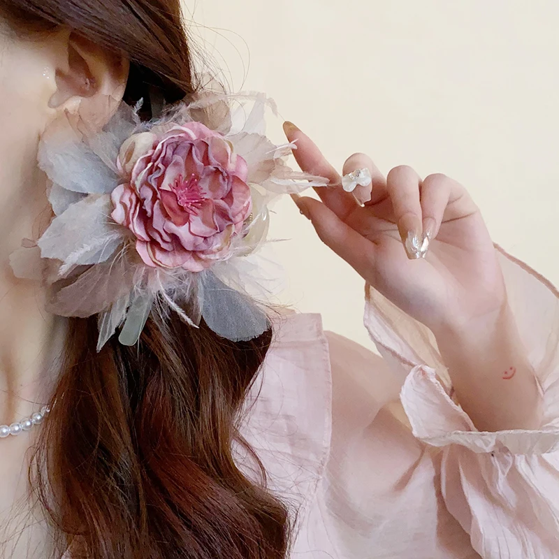 Super Fee Stoff Acryl rosa Blume Feder neue Haar Krallen für Frauen Mode süßes Temperament Hai Clip elegante Accessoires Image