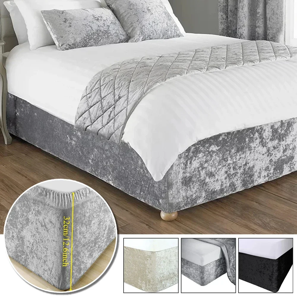 Divan-Bettgestell aus zerkleinertem Samt, Volantrahmenbezug mit umliegenden elastischen Gürteln und dreiseitigem Stoff (ohne Plattform). Bettrock Image