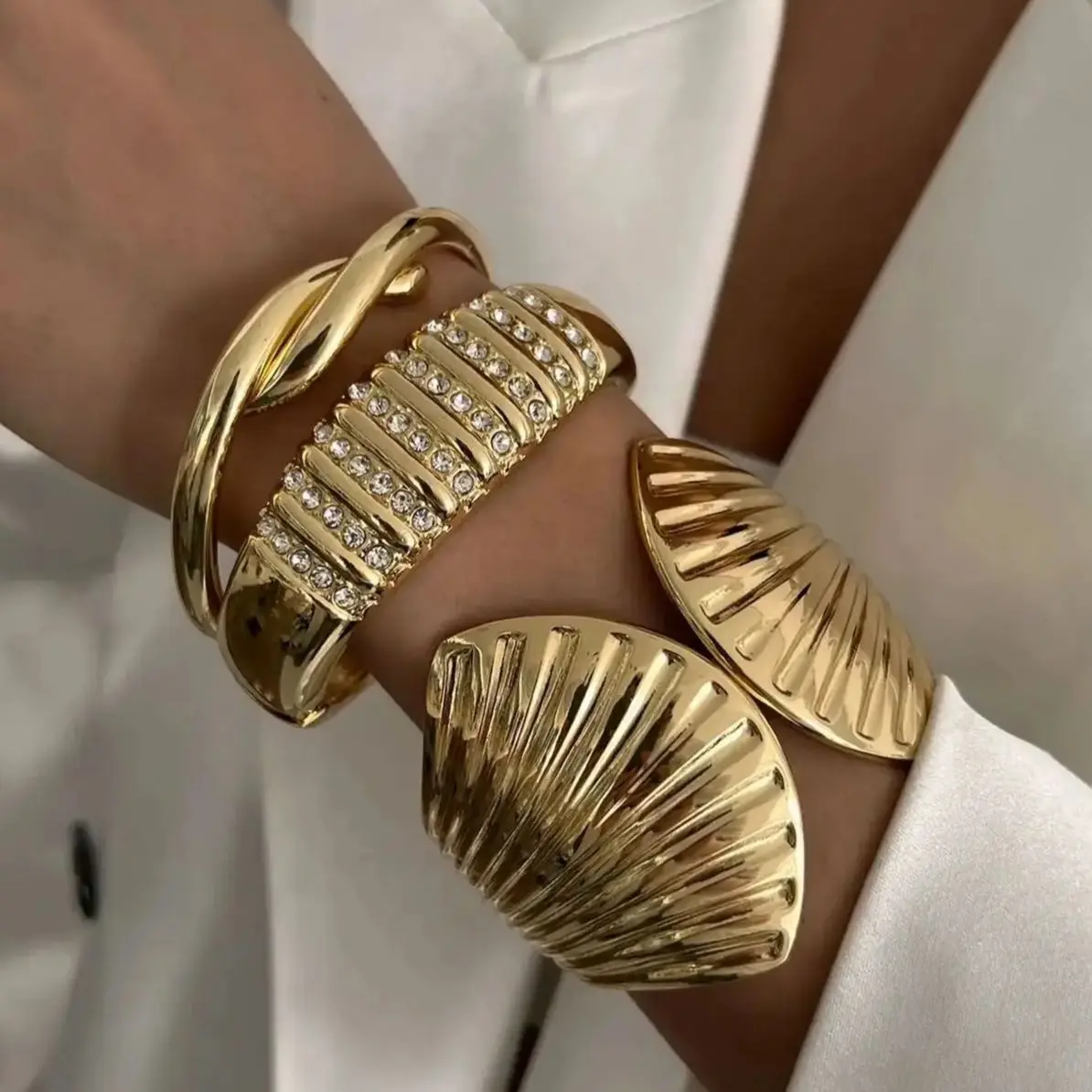 KunJoe 6 Stile, goldfarben, silberfarben, gewellte Frühlingsarmbänder für Frauen, elegantes Armreif mit eingelegtem Strassstein Image