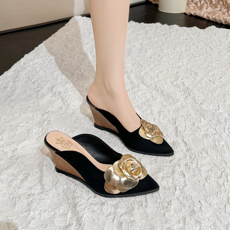 FHC Neue Kamelienblüten-Wedges-Pantoletten, Slides, Herbst-High-Heels-Schuhe, Close-Flock-Hausschuhe mit spitzer Zehenpartie, 34–40, Schwarz, Direktversand