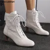 2025, viktorianische Damen-Stiefeletten mit spitzer Zehenpartie, Leder, Spitze, aushöhlen, Punk-Schnürung, seltsame Steampunk-High-Heel-Schuhe, Größe 34–46