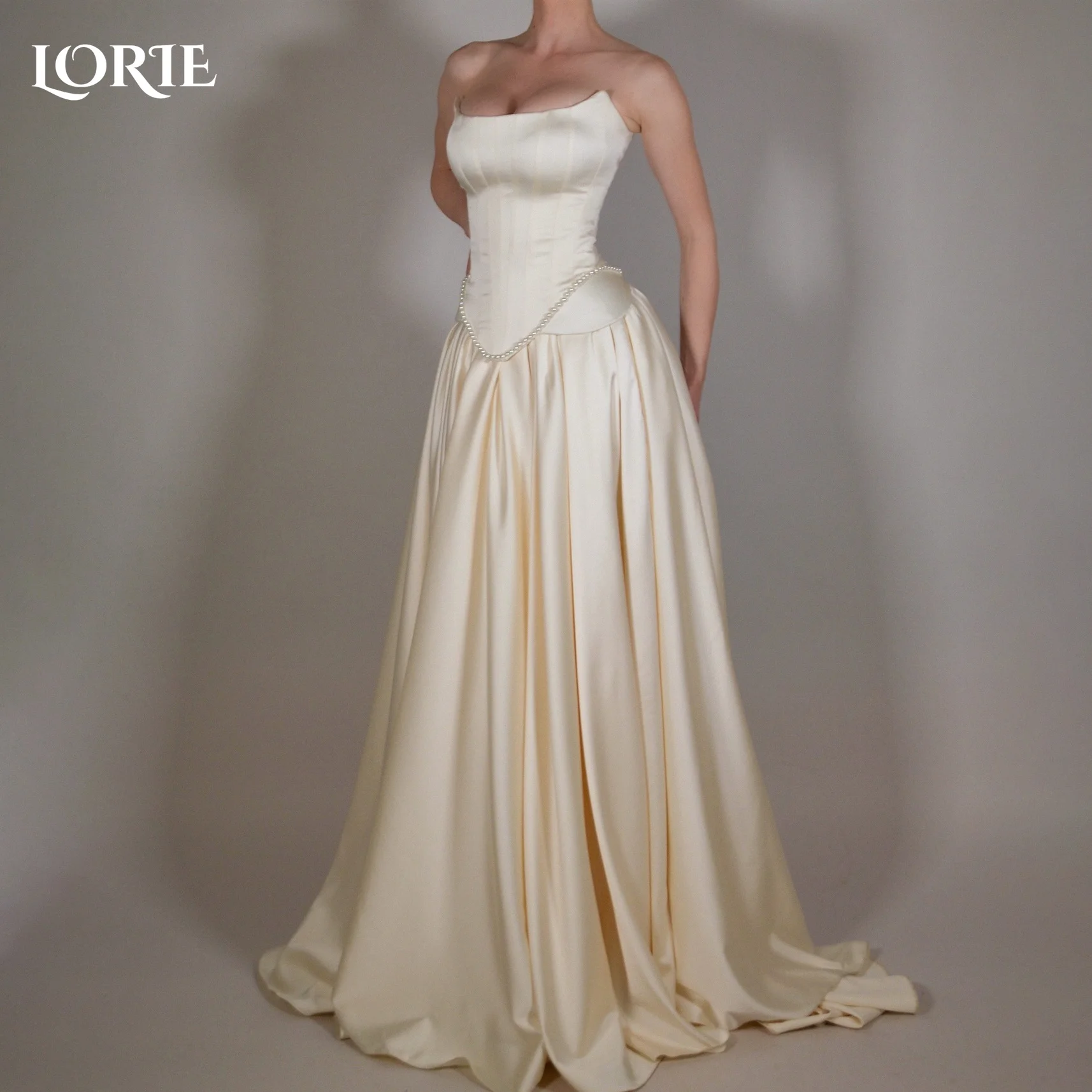 LORIE Abiti da sposa eleganti in raso senza spalline A-Line Abito da sposa da spiaggia Cinghie con volant Corsetto a V Abito da sposa semplice personalizzato