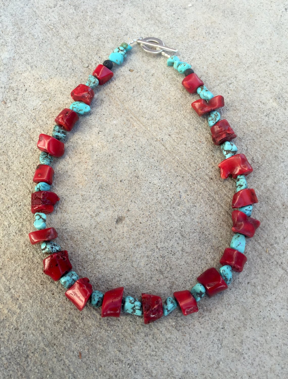 Collana di corallo e turchese con pietra lavica, collana di turchese e corallo rosso, collana grande di corallo rosso, collana di turchese e corallo n